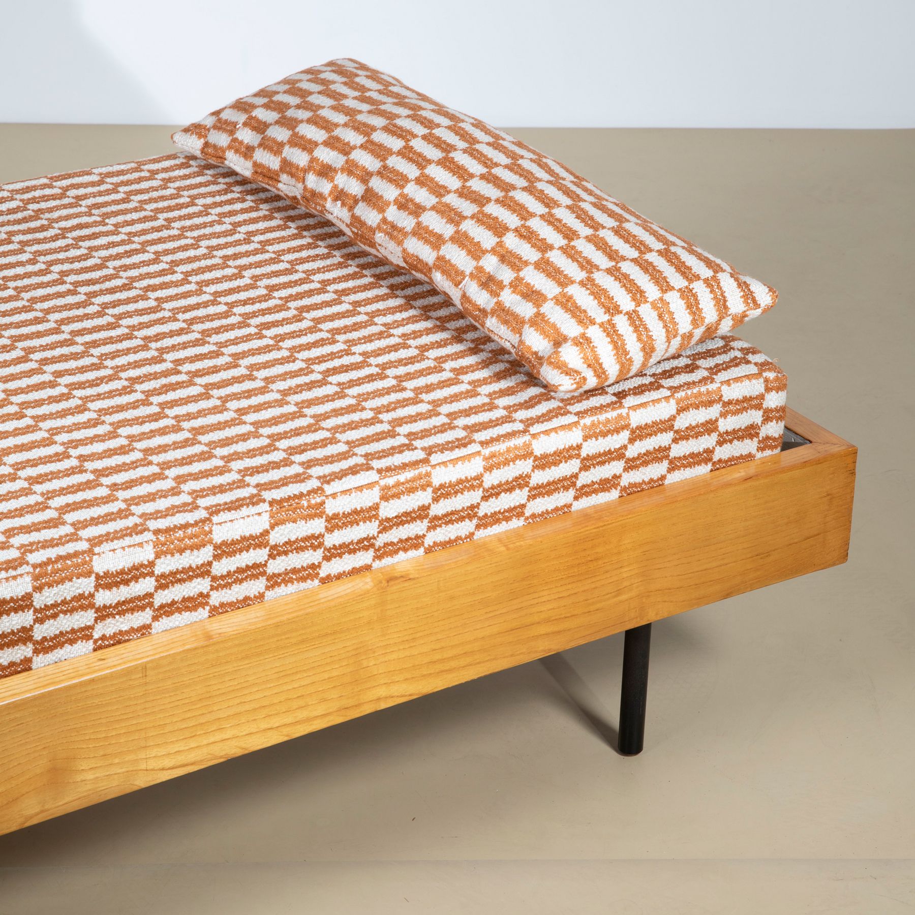 Mid-Century Modern Daybed in Beech and Metal